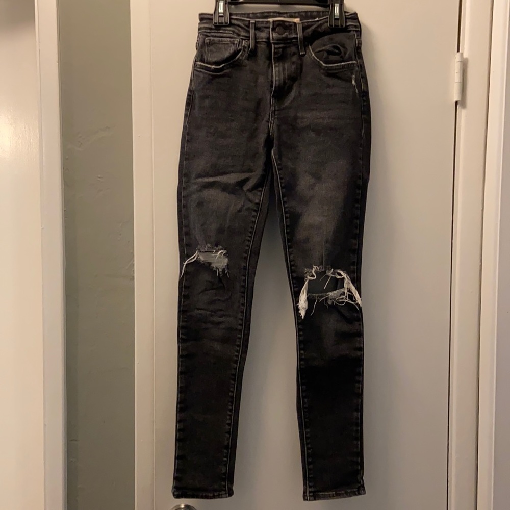Levis 712 high rise skinny jeans.
